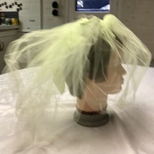 Green vintage veil hat. CIRCA 1960 s 💚💚💚💚💚 RARE ONE !!!